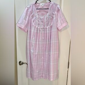 Miss Elaine Pink Plaid Seersucker Robe Duster Embroidered Snap  Size 1X